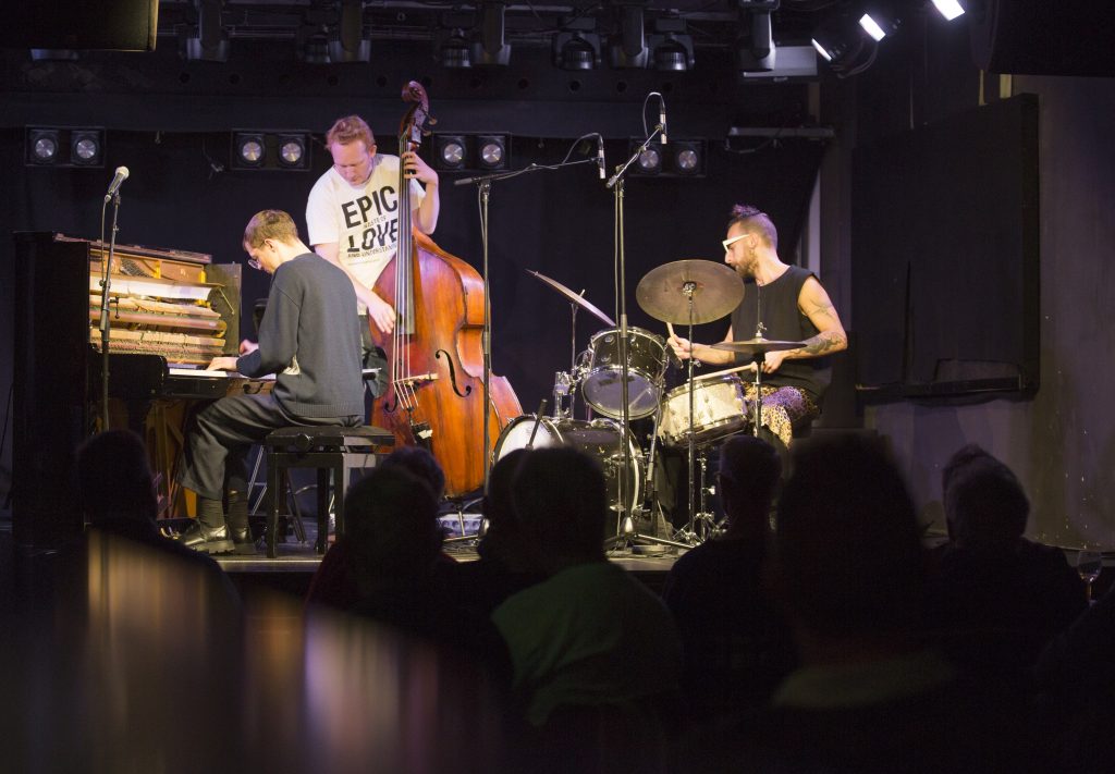 Rasmus Sørensen Trio: Rasmus Sørensen (piano), Matthias Petri (bas), Francesco Ciniglio (trommer)