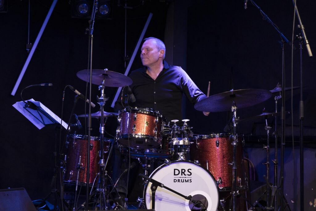 Copenhagen Hideaway: Flemming Schiller (altsax), Michael Sunding (klaver/keys), Peter Hansen (elbas), Martin Klausen (trommer/percussion)