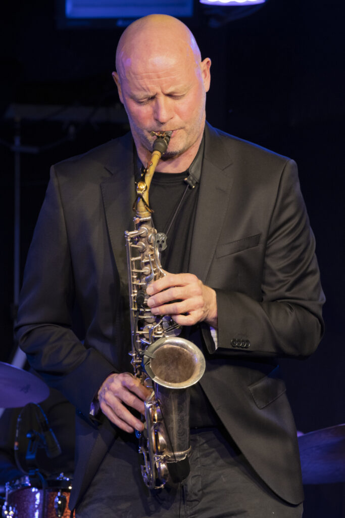 Copenhagen Hideaway: Flemming Schiller (altsax), Michael Sunding (klaver/keys), Peter Hansen (elbas), Martin Klausen (trommer/percussion)