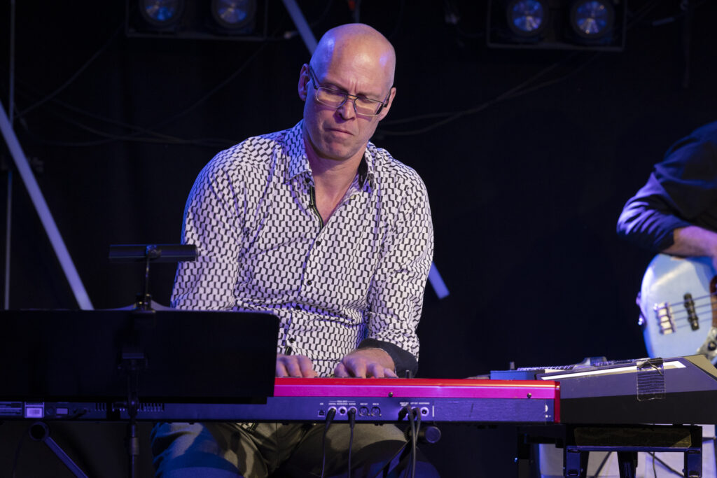 Copenhagen Hideaway: Flemming Schiller (altsax), Michael Sunding (klaver/keys), Peter Hansen (elbas), Martin Klausen (trommer/percussion)