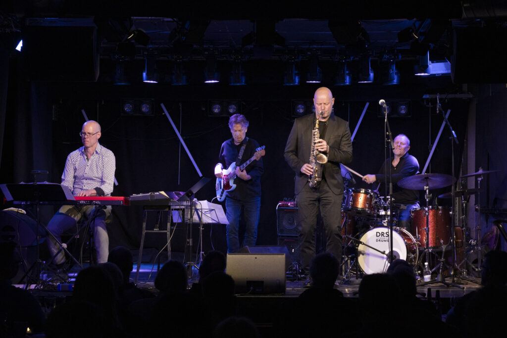 Copenhagen Hideaway: Flemming Schiller (altsax), Michael Sunding (klaver/keys), Peter Hansen (elbas), Martin Klausen (trommer/percussion)
