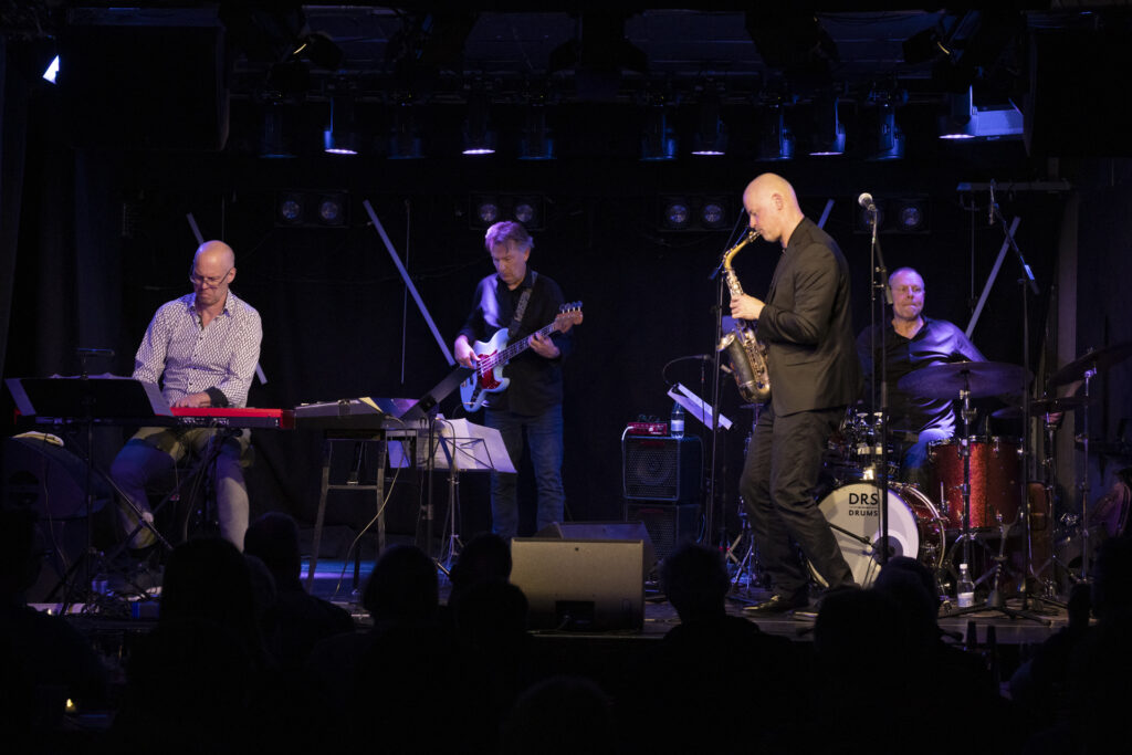 Copenhagen Hideaway: Flemming Schiller (altsax), Michael Sunding (klaver/keys), Peter Hansen (elbas), Martin Klausen (trommer/percussion)